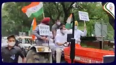 लिख रहा हूं मैं अंजाम, जिसका कल आगाज आएगा
मेरे लहू का हर एक कतरा, इंकलाब लाएगा ✊
#RahulGandhiWithFarmers