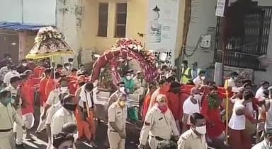 भिंड नगर: : प्रथम दर्शन बाबा महाँकाल के सावन मास की प्रथम सवारी के लिए सज धज कर तैयार है राजाधिराज ❤️
#mahakaleshwar_ujjain