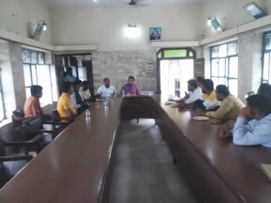 माननीय विधायक संजय शर्मा जी ने नगर पालिका यो के साथ की बैठक और स्वास्थ्य केंद्र का किया निरीक्षण#ykp