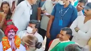 राज्य मंत्री श्री माo भारत सिंह कुशवाह जी जनता के साथ उपस्थित होकर उनकी समस्याओं का निराकार करते हुए #सीबीएसई_परिणाम