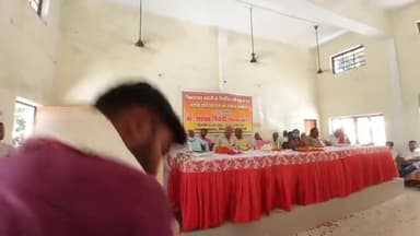 #चीनी_मिल
महोली से भाजपा समर्थित विधायक शशांक त्रिवेदी ने बताया आखिर कब तक चल सकता है महोली चीनी मिल ।।