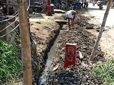 बाराबंकी की ग्राम पंचायत कोठी में चल रहा है नालियों की सफाई का जोरों से कार्य @beatofbarabanki #kothi #safaiabhyan