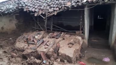 आमला: ग्राम पंचायत हसलपुर निवासी गुलाबराव(टिलु)पिता गिरधारी बेले का मकान बारिश के चलते एक दीवार ढहा गई #sanilnagle#sherepublic