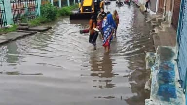 राठ नगर के सामुदायिक स्वास्थ्य केंद्र को जाने वाली मुख्य सड़क, #राठ नगर पालिका की पोल खोल खबर
