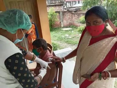 सत्तर कटैया : #सिहौल वार्ड नंबर 5 और 4 आंगनबाड़ी केंद्र मैं टीकाकरण कार्यक्रम का किया गया आयोजन #public #news 📰