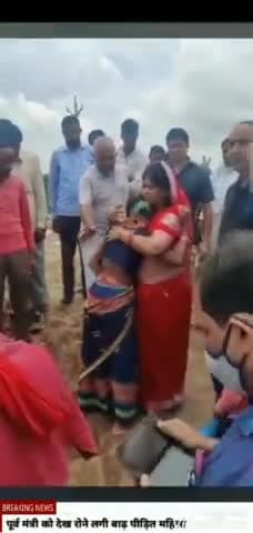 पूर्व मंत्री को देख बाढ़ पीड़िता का छलक उठा दर्द
#imartidevi
#bhitarwar
#gwaliorgird
#dabra