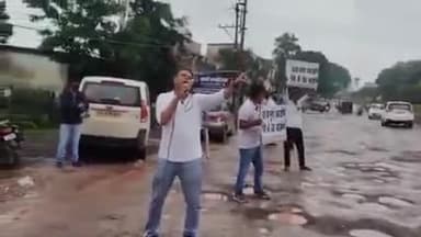 500 में बिक जाओगे..!!
मुर्गा में बिक जाओगे..!!
दारू में बिक जाओगे..!!
साड़ी में बिक जाओगे..!!
#ऐसा_ही_रोड_पाओगे