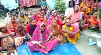 वैशाली: #वैशाली_जिला_परिषद_क्षेत्र_सं०_01_के #महिलाओं_एवं_किसानों_को उनके अधिकार के प्रति #जागरूक_करते।-किसान नेता- राजू भाई