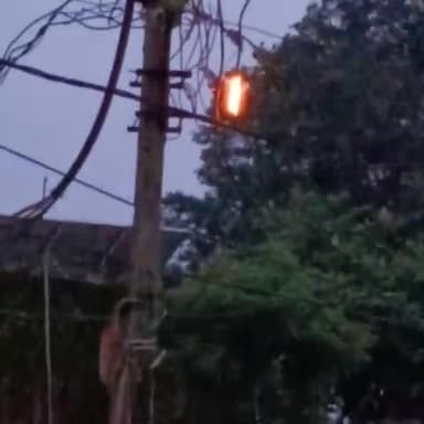 मक्सूदनगढ़: लटेरी रोड पर खम्मे की केबल में लगी आग इस महीने 2 बार लगी आग ।#accident #electricfire #maksudangarh@maksudangarh