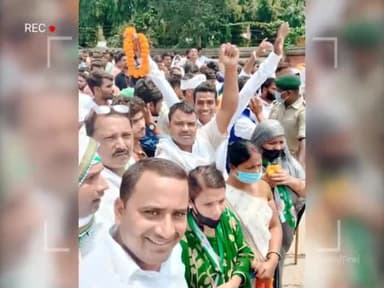 #आरसीपी सिंह इस्पात मंत्री बनने के बाद पहली बार पहुंचे पटना उनके स्वागत के लिए पहुंचे प्रखंड छात्र अध्यक्ष अनमोल वर्मा #