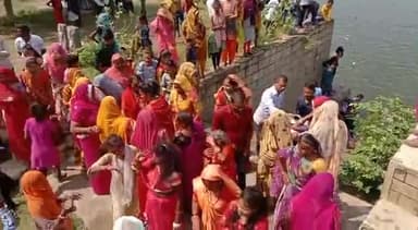आसपुर: #कोरोना पर भारी #आस्था हमारी,#मातारानी को दी #विदाई.....
#दशामाता का व्रतानुष्ठान पूर्ण,
किया मूर्तियो #विसर्जन