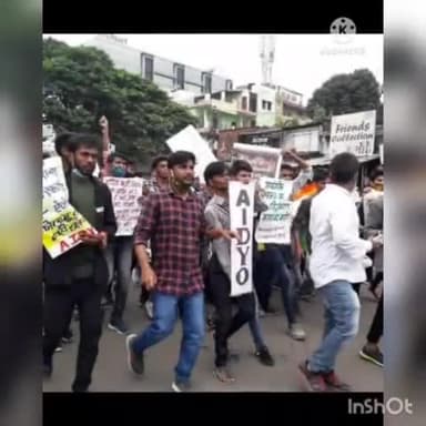 भोपाल में रोजगार मांग रहे निहत्थे युवाओं पर पुलिस ने किया लाठीचार्ज।
#लाठीचार्ज #rojgardo #aidyo @vishveer624