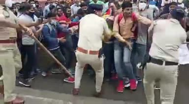 #मध्यप्रदेश में- #बेरोज़गारों पर लाठियाँ बरसाई जा रही है शिवराज तुम तानाशाही याद रखना,
जनता एक-एक लाठियाँ याद रखेगी