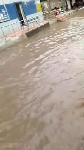 नजफगढ़: #apna@BDOffice#me bareesh huyi@sadke#jaam@road.par bhari traffic..