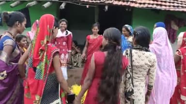 #हर्रई ग्राम सौंधनी में कजलियां का प्रदर्शन इस तरह मनाया गया।