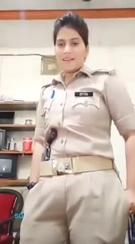 आगरा: महिला कांस्टेबल को रिवॉल्वर लेकर वीडियो बनाना पड़ा महंगा, SSP ने किया लाइन हाजिर।।
#Instareel
#tiktok
#takatak