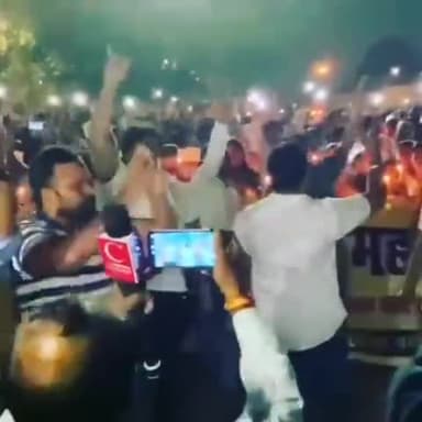 गलत का विरोध खुल कर करो चाहे राजनीति हो या समाज,I
इतिहास टकराने वालो का लिखा जाता है,
तलवे चाटने वालो का नही।
#69000_शिक्षकभर्ती_आरक्षण_दो