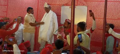 #वार्षिक_अधिवेशन: प्रादेशिक कार्यालय "कुरौली मोड़ बाराबंकी, फैजाबाद रोड लखनऊ" में निषाद पार्टी सुप्रीमों "डॉ संजय कुमार निषाद" जी को चांदी का मुकुट (ताज) पहनाकर सैकड़ों समर्थको ने लिया #निषाद_पार्टी का सदस्यता!