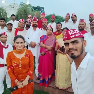 उल्टा चश्मा न्यूज की सबसे होनहार रिपोटर्स प्रज्ञा मिश्रा जी से आज लखनऊ में इंटरव्यू के दौरान मुलाकात हुई
#जय_निषाद_राज
#महामना_माननीय_डॉ_संजय_कुमार_निषाद_जी_जिन्दाबाद 
#mahamana4u
