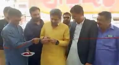 पाकिस्तानी मंत्री के पास कैंची तक के पैसे नही हैं।
@upgovt @newjplus @newsup2020
#siddharth
