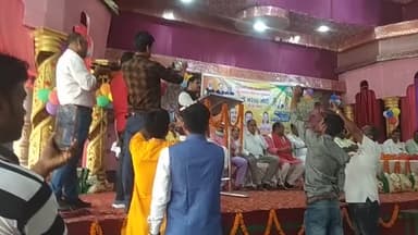 गरीबों के लिए सामग्री वितरण का शुभारंभ जमुई में किया गया जिसमें मुख्य अतिथि के रूप में बिहार के
मंत्री श्री #जनक#चमार