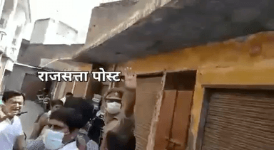 ये वीडियो मुजफ्फरनगर के किसान महापंचायत का है जहाँ उपद्रवियों द्वारा आजतक की पत्रकार चित्रा त्रिपाठी के साथ इस तरह बदसलुकी कि गई..!
#चित्रा_त्रिपाठी
#किसान_महापंचायत
#राकेश_टिकैत