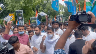 #JEE पेपर लीक मामले को लेकर @nsui ने दिल्ली में केंद्रीय शिक्षा मंत्री के घर के बाहर किया प्रदर्शन
#jee2021exam #jeemains