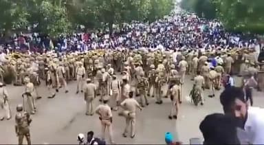सीतापुर: #69000 शिक्षक भर्ती आरक्षण घोटाले को लेकर इको गार्डन पार्क में शामिल
@BhimArmyCheif
#69000_शिक्षक_भर्ती_आरक्षण_दो