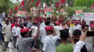मेरठ: #बदर_अली का #जनसैलाब_डीएम_साहब को दिया ज्ञापन मेरठ शहर की बदहाल सड़कों को लेकर #समाजवादी के नेता #बदर_अली उतरे मैदान में