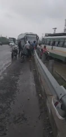 धारूहेड़ा: धारूहेङा में जबरदस्त बरसात, कुछ किसान परेशान तो कुछ खुश हुए! वहीं शहर वासी उपर वाले को कोस रहे हैं !
#rainy #dharuhera