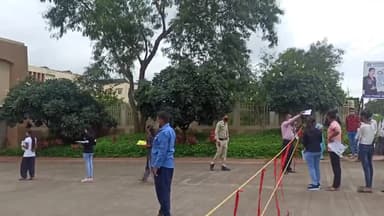 इंदौर: NEET का EXAM देने आये बच्चो की सुरक्षा के लिए, CORONA प्रोटोकाल का पूर्णता पालन किया गया, CDGI कॉलेज #indorebreaking