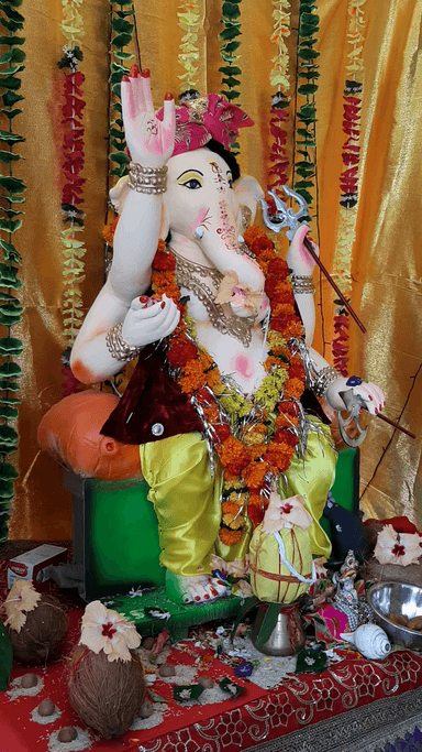 Today morning #GanpatiBappa’s aarti with papaji & Amma ji, family !
#Ganeshotsav2021 #Ganeshotsav #Ganesha #GanpatiBappaMorya