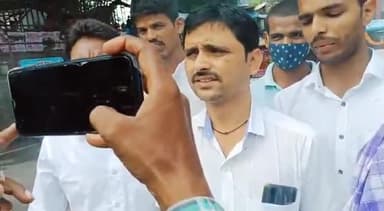 बिहार सरकार द्वारा फर्जी शराबबंदी एवं छपरा में सांसद निधि से खरीदी गई एम्बुलेंस का शराब की तस्करी में दुरूपयोग के खिलाफ जन अधिकार पार्टी (लो) लखीसराय के साथियों ने पुतला दहन किया।
#ReleasePappuYadav