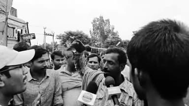 मुशहरी: मुजफ्फरपुर के यादव चौक पे एक व्यक्ति को पुलिस ने दारू तस्करी के सक के आधार पे किया गिरफ्तार, #BharatTv #bharattvindia