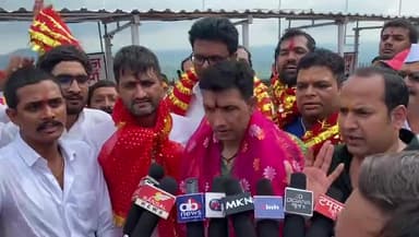 मैहर में मां शारदा के दर्शन पश्चात पूर्व केबिनेट मंत्री माननीय #जीतू_पटवारी जी ने की पत्रकारों से चर्चा।।