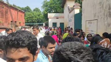 नवादा: नवादा बिस्कोमान भवन में यूरिया खाद के लिए मारा मारी। कहा मर गए किसानों के ठेकेदार
#bjp
#rbharat