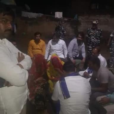 #चलो_हाथरस
कल सुबह 10बजे ज्यादा से ज्यादा संख्या में हाथरस डी एम कार्यालय का घेराव करने के लिए सभी साथी हाथरस पहुंचे @bhimarmychief
@VinayRatanSingh @HimanshuValmi13
@CMOUP_RC @uppolicexyz