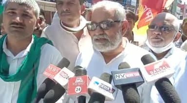#रीवा मे संयुक्तकिसान मोर्चा के #भारतबन्द पर कांग्रेसग्रामीण जिलाध्यक्ष त्रियुगीनारायण शुक्लजी ने पत्रकारो से चर्चा की।