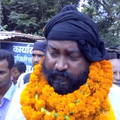 दुल्हिन बाज़ार: #नरेंद्र सरदार ने भरा #नॉमिनेशन का #पर्चा वे #जिला पार्षद से#चुनाव लड़ रहे हैं।वे पहले भी #जिला पार्षद रह #चुके हैं