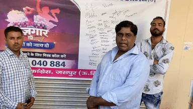 भारतीय युवा कांग्रेस की मुहिम #रोजगार_दो के तहत सिग्नेचर कैंपेन के दौरान।
#rojgardo @srinivasbvinc @vbwalia @bhuwan995 @harishrawatcmuk