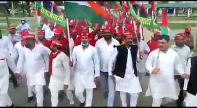 #क़ौमी_एकता_की_प्रतीक सरज़मी #बाराबंकी में #देवां से #महादेवा तक की #ऐतिहासिक "#मुलायम_सिंह_यूथ_ब्रिगेड_बाराबंकी" द्वारा #आयोजित "#समाजवादी_पद_यात्रा"