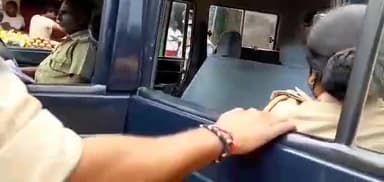 पूर्व सांसद सावित्री बाई फुले आज पुलिस के हिरासत में गिरफ्तार हुई पुलिस गलत तरीके से पेश आई
#लखीमपुर_खीरी_हिंसा