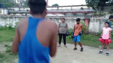 चंदौली #बॉक्सिंग खिलाड़ी अपने कोच कुमार नन्दजी के साथ कम संसाधन में भी जमकर करते है मेहनत और जनपद केलिए जीतते है मैडल