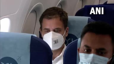 श्री राहुल गांधी दिल्ली से लखनऊ जा रहे एक विमान में सवार होकर भाजपा द्वारा हत्या किए गए किसानों के दुखी परिवारों से मिलने के लिए लखीमपुर जा रहे। #IndiaDemandsJustice
यूपी सरकार ने उसे न्याय मांगने से रोकने के लिए पूरी सरकारी मशीनरी लगा दी