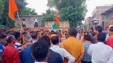#पिंडवाड़ा क्षेत्र में कश्मीरी आतंकवादी संगठनों द्वारा हिंदुओं को मारने के आक्रोश में विश्व हिंदू परिषद ने जलाया पुतला