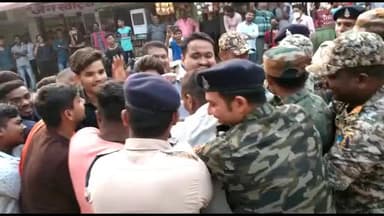 कवर्धा में हुए हिंसक घटना को लेकर खैरागढ़ भाजयुमो ने राजीव चौक में किया पुतला दहन