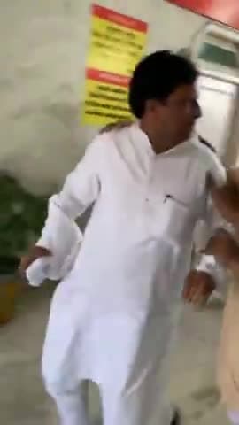भाजपा और जाजपा के नेताओं को गुरूद्वार से किसानों ने पीट पीट भगाया।
@anilparmar #anilparmar