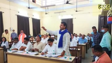आज दिनांक 11.10.2021  को  नगर पालिका परिषद हापुड़ में बोर्ड बैठक आयोजित की गई।
जिसमे शहर के विकास संबंधित प्रस्तावों पर बोलने का मौका मिला।
#नरेश_कुमार_भाटी 
#सदस्य_नगर_पालिका_परिषद_हापुड़