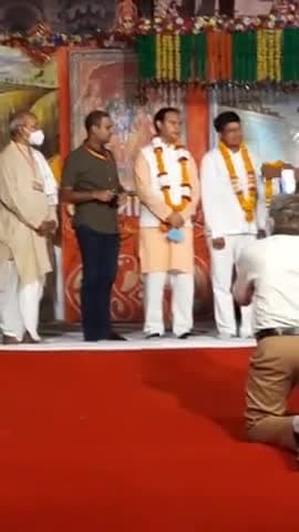 जय श्री राम।
श्री सनातनधर्म लीला समिति करोल बाग द्वारा आयोजित रामलीला में अपने विचार रखते हुए प्रधानमंत्री @narendramodi जी के सेवा कार्यो विशेषकर #FreeVaccine के बारे में जनमानस को अवगत कराया एवं वैक्सीन लगवाने के लिए प्रेरित किया।
