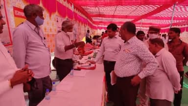 बीकानेर: बीकानेर उपखण्ड अधिकारी साहब व तहसीलदार साहब ने ग्राहम पंचायत जयमलसर मे प्रशासन गाँवों के संग के कैंप का जायजा लिया।
#bkn